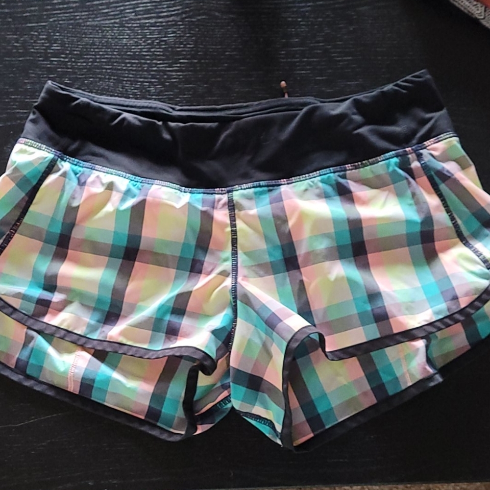 Lululemon 2.5" Sz6